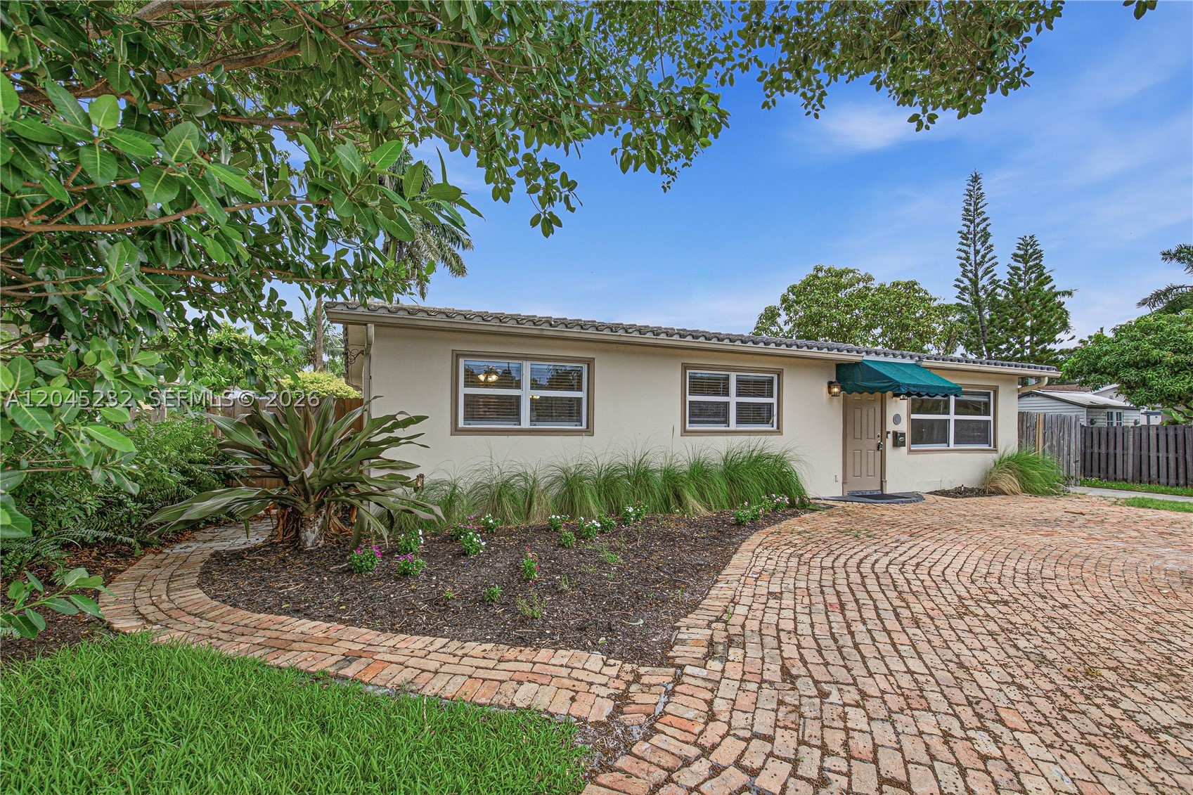 HOLLYWOOD LAKES SECTION - Residential