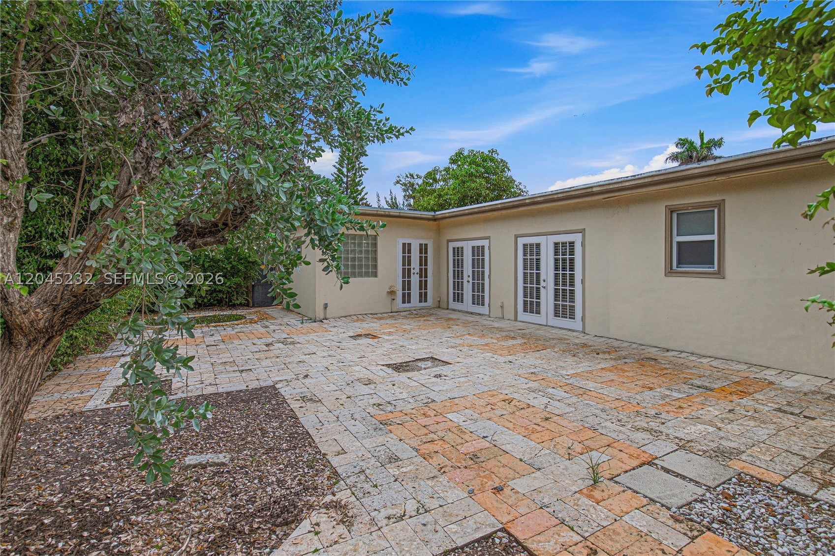 HOLLYWOOD LAKES SECTION - Residential