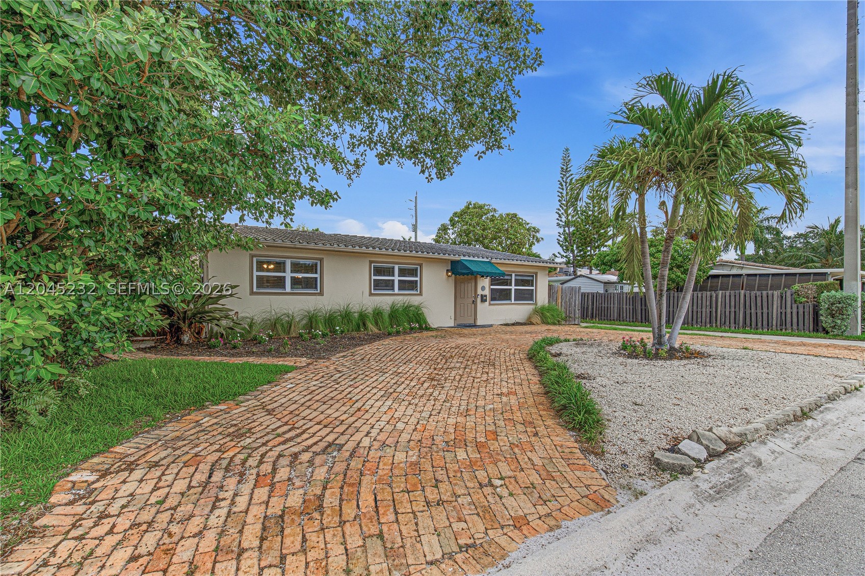 HOLLYWOOD LAKES SECTION - Residential