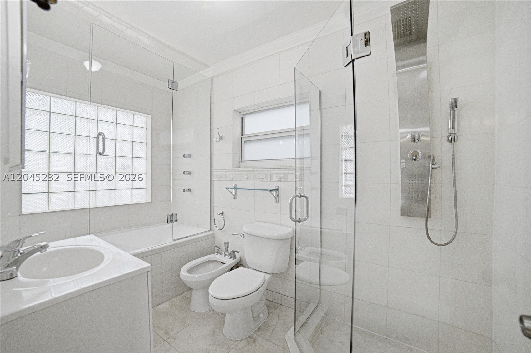 HOLLYWOOD LAKES SECTION - Residential
