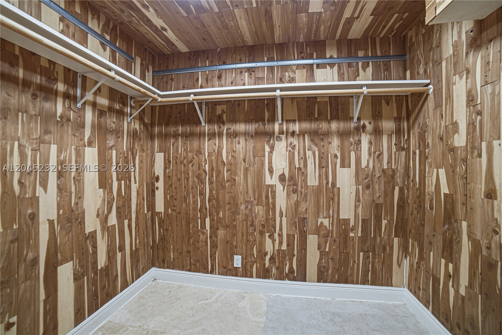 HOLLYWOOD LAKES SECTION - Residential