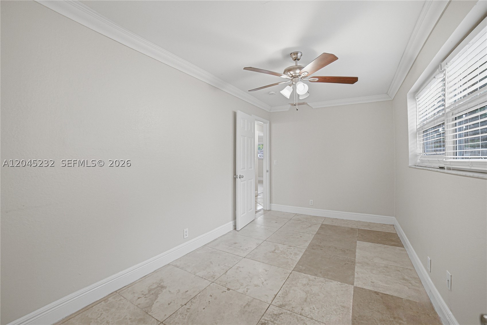 HOLLYWOOD LAKES SECTION - Residential