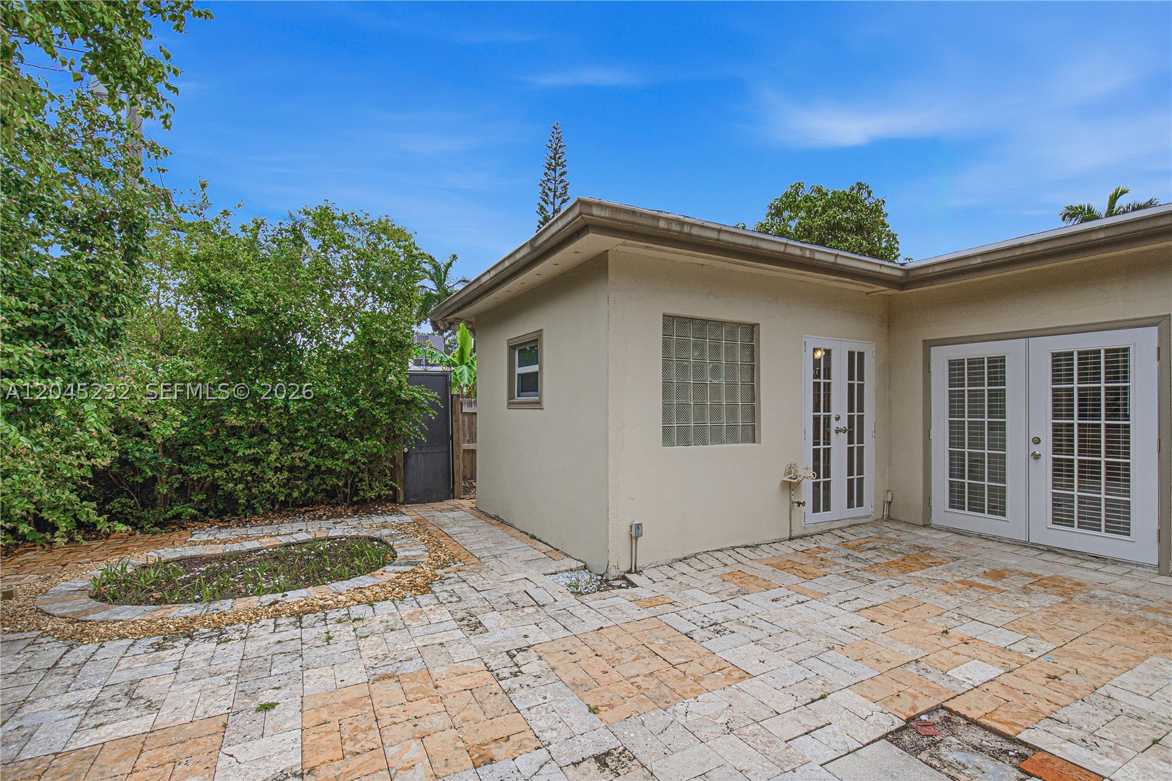 HOLLYWOOD LAKES SECTION - Residential