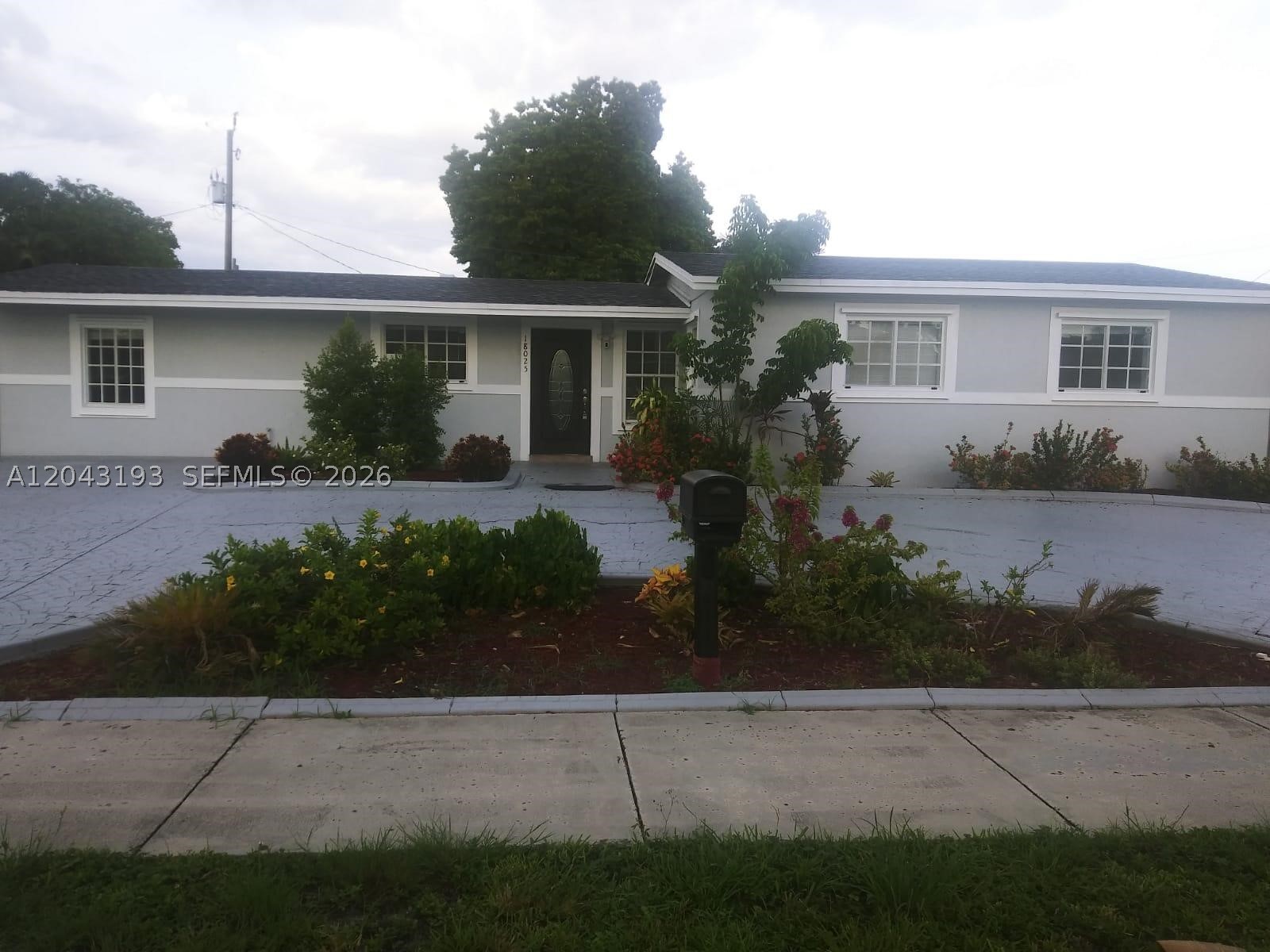 PALM SPRINGS NORTH SEC N - Residential Lease