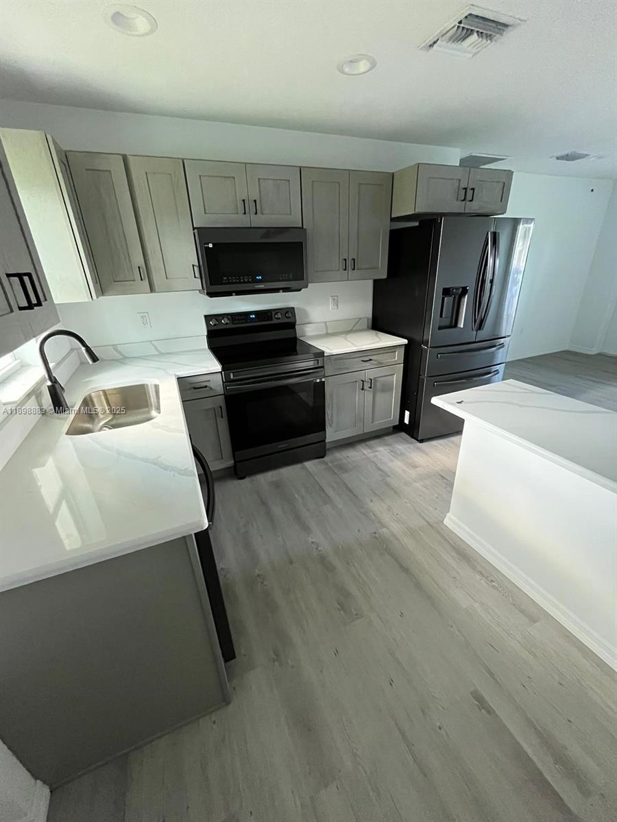 KING'S BAY - Residential