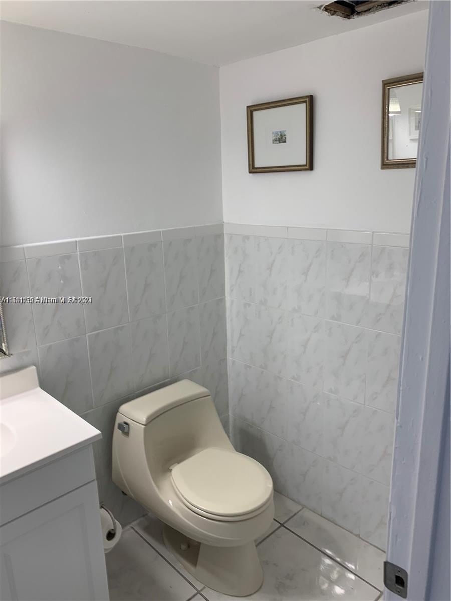 BRICKELL PLACE CONDO - Residential Lease