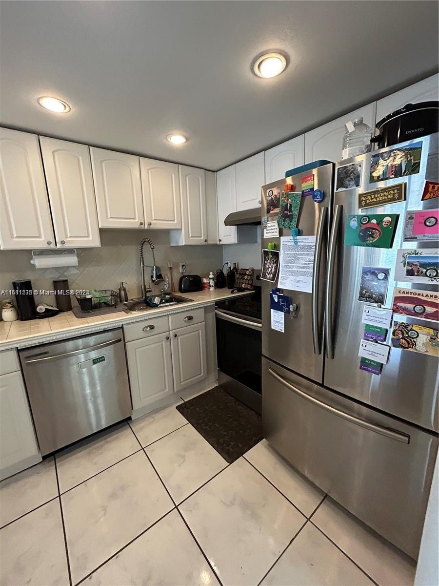 BRICKELL PLACE CONDO - Residential Lease