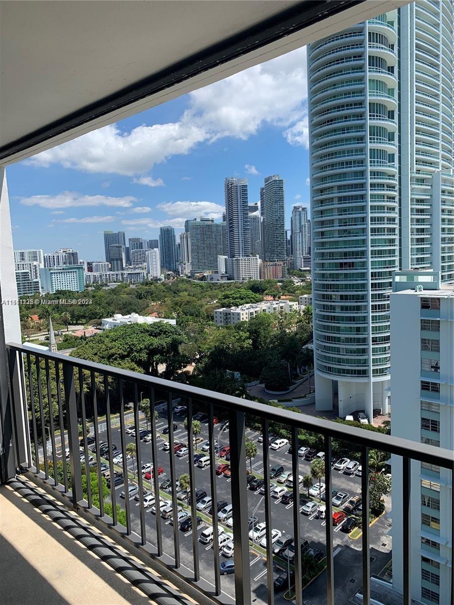 BRICKELL PLACE CONDO - Residential Lease