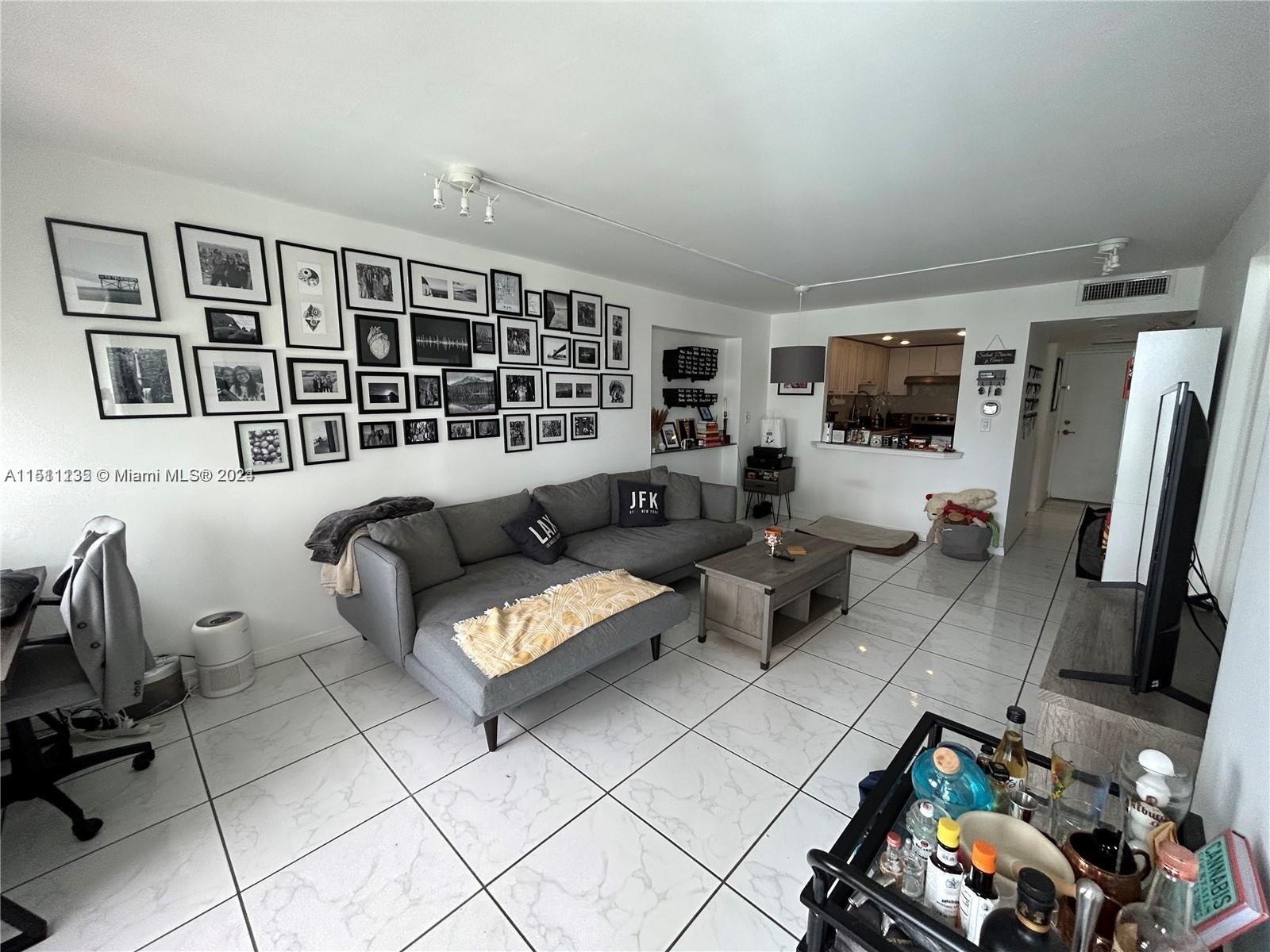 BRICKELL PLACE CONDO - Residential Lease