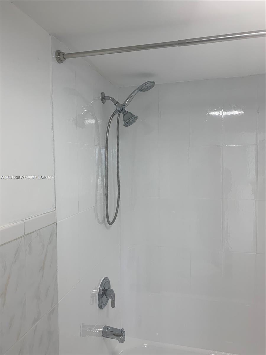 BRICKELL PLACE CONDO - Residential Lease