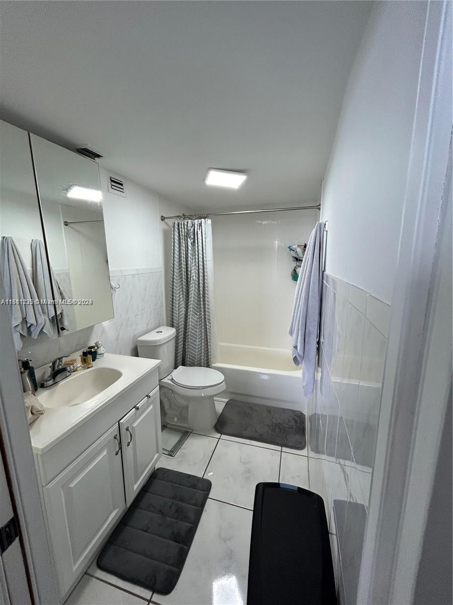 BRICKELL PLACE CONDO - Residential Lease