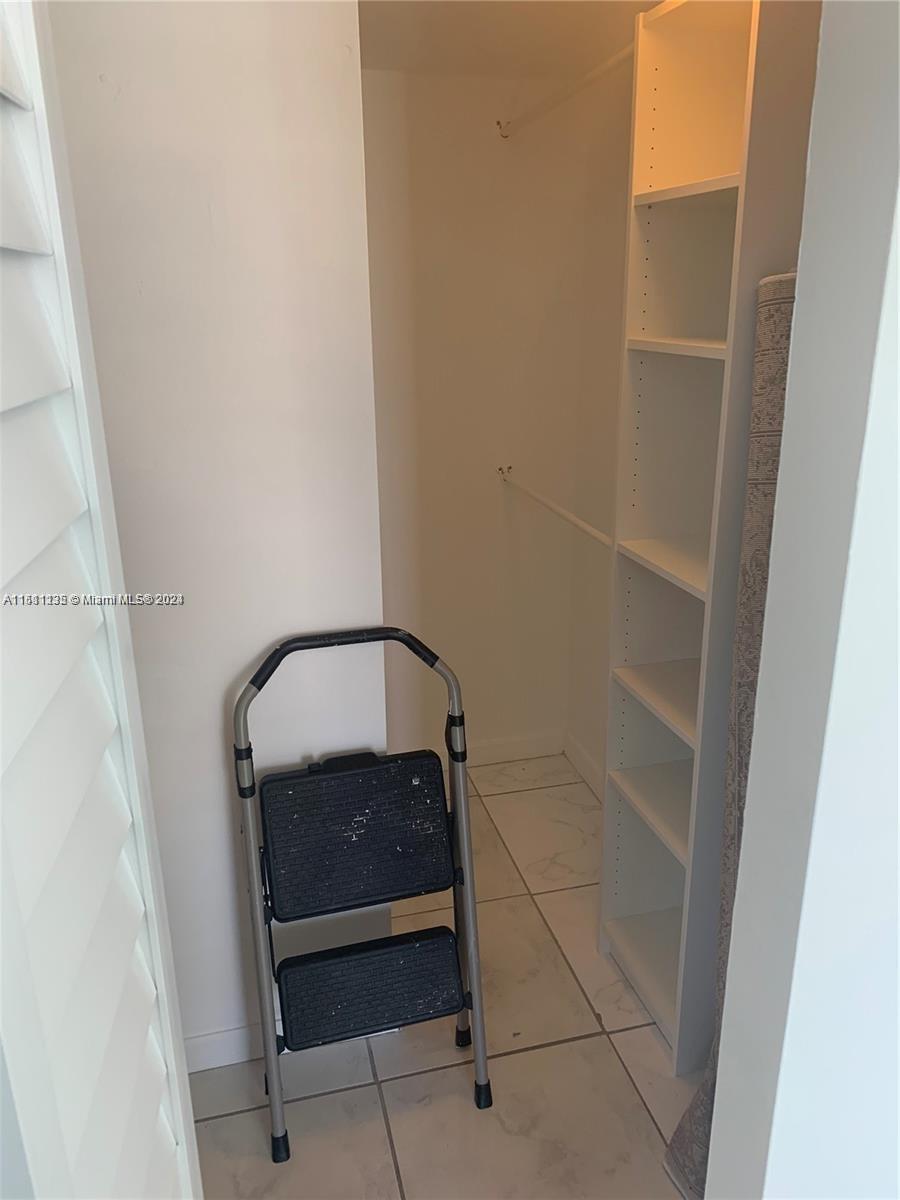 BRICKELL PLACE CONDO - Residential Lease