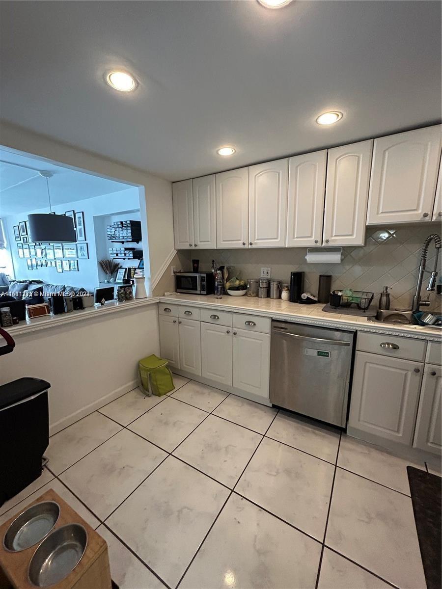 BRICKELL PLACE CONDO - Residential Lease