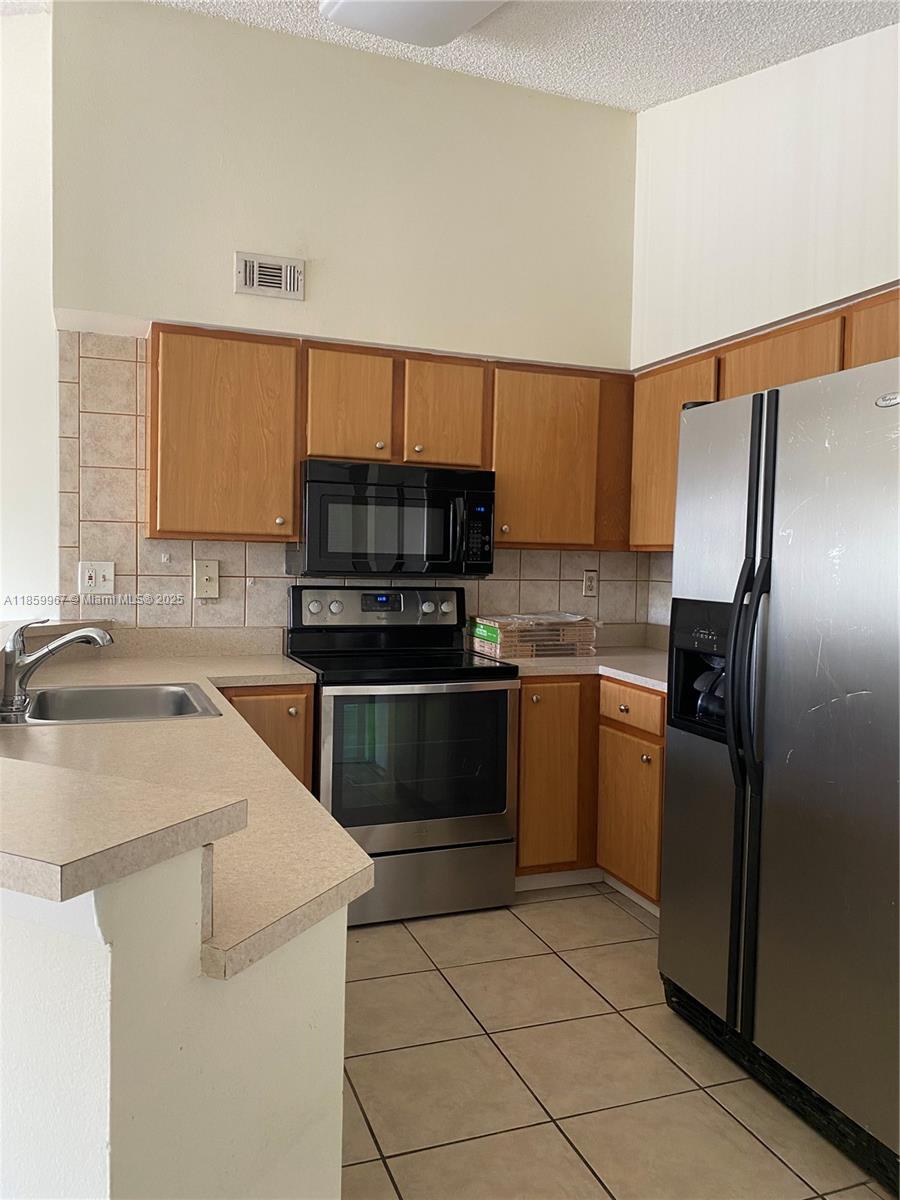 MARINA OAKS CONDO - Residential Lease