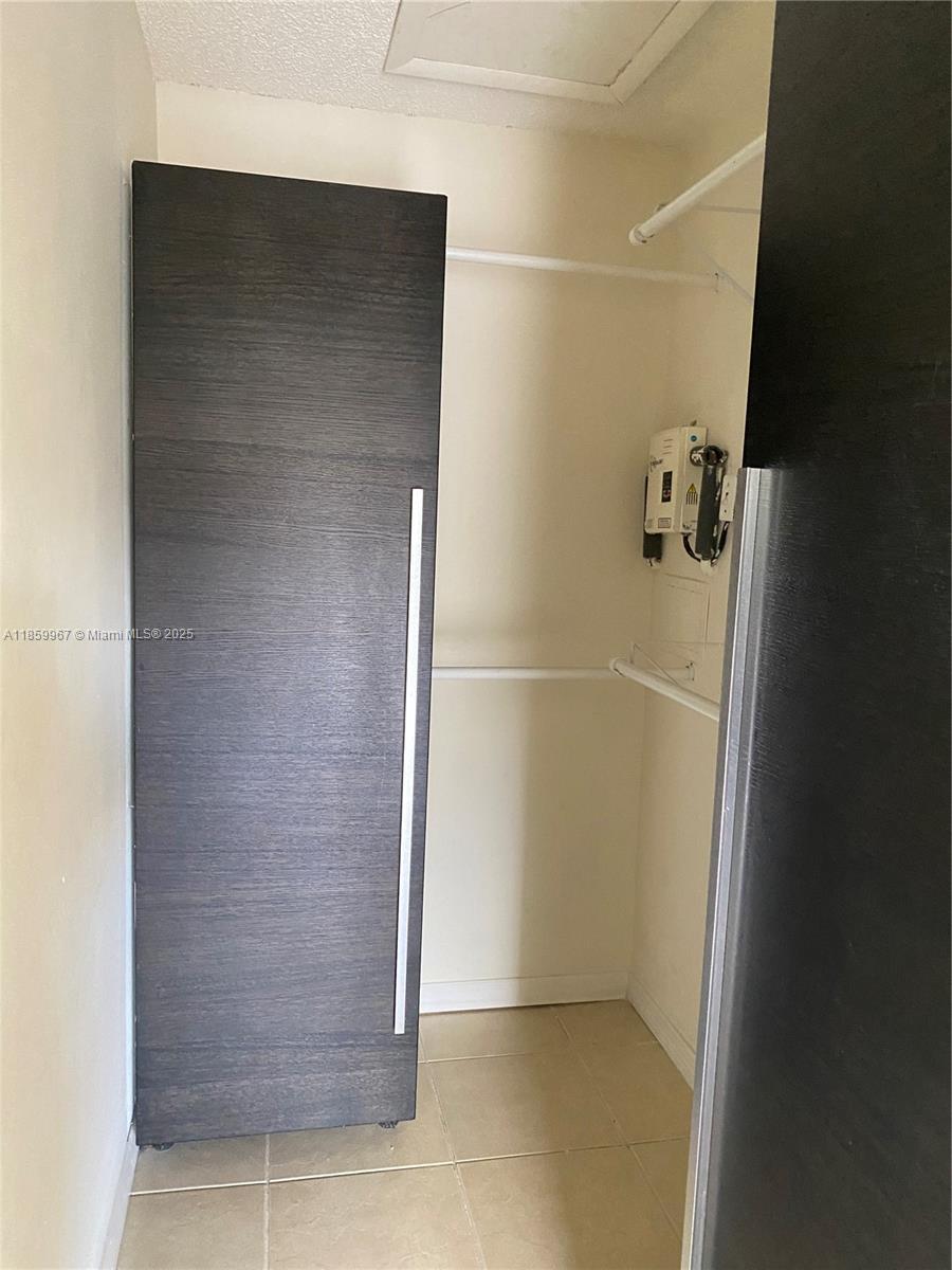 MARINA OAKS CONDO - Residential Lease