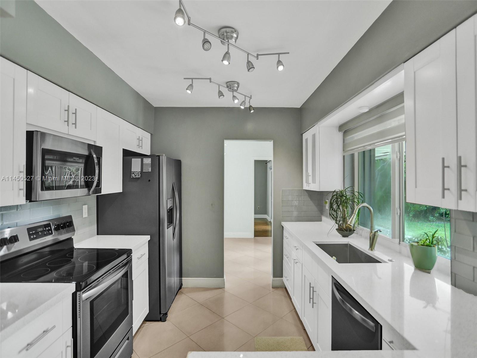 MIAMI LAKES SEC 4 - Residential