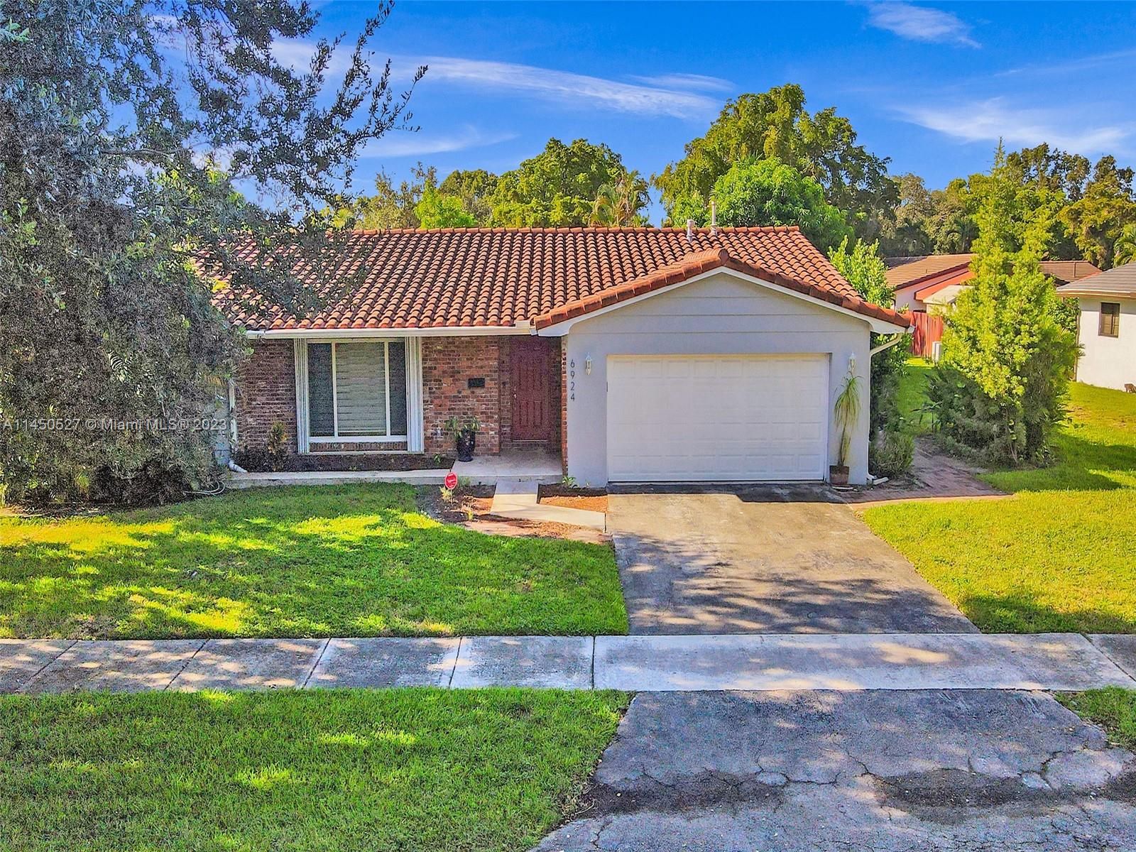 MIAMI LAKES SEC 4 - Residential