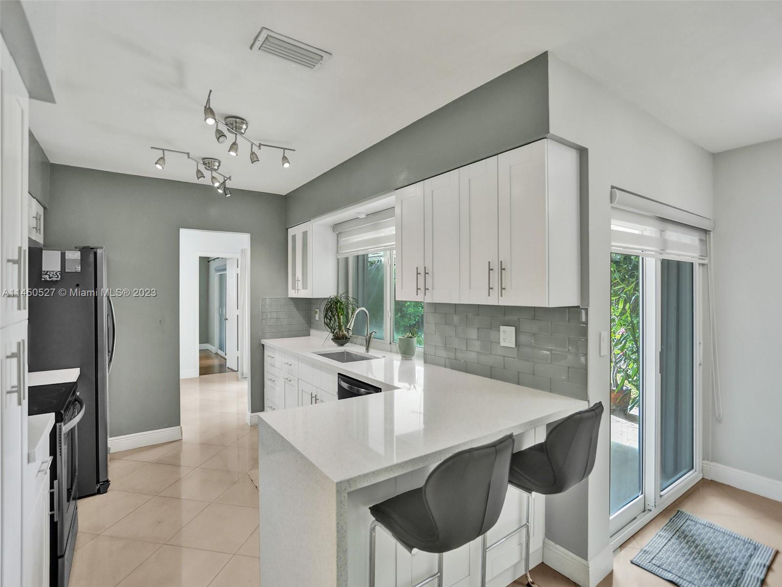 MIAMI LAKES SEC 4 - Residential