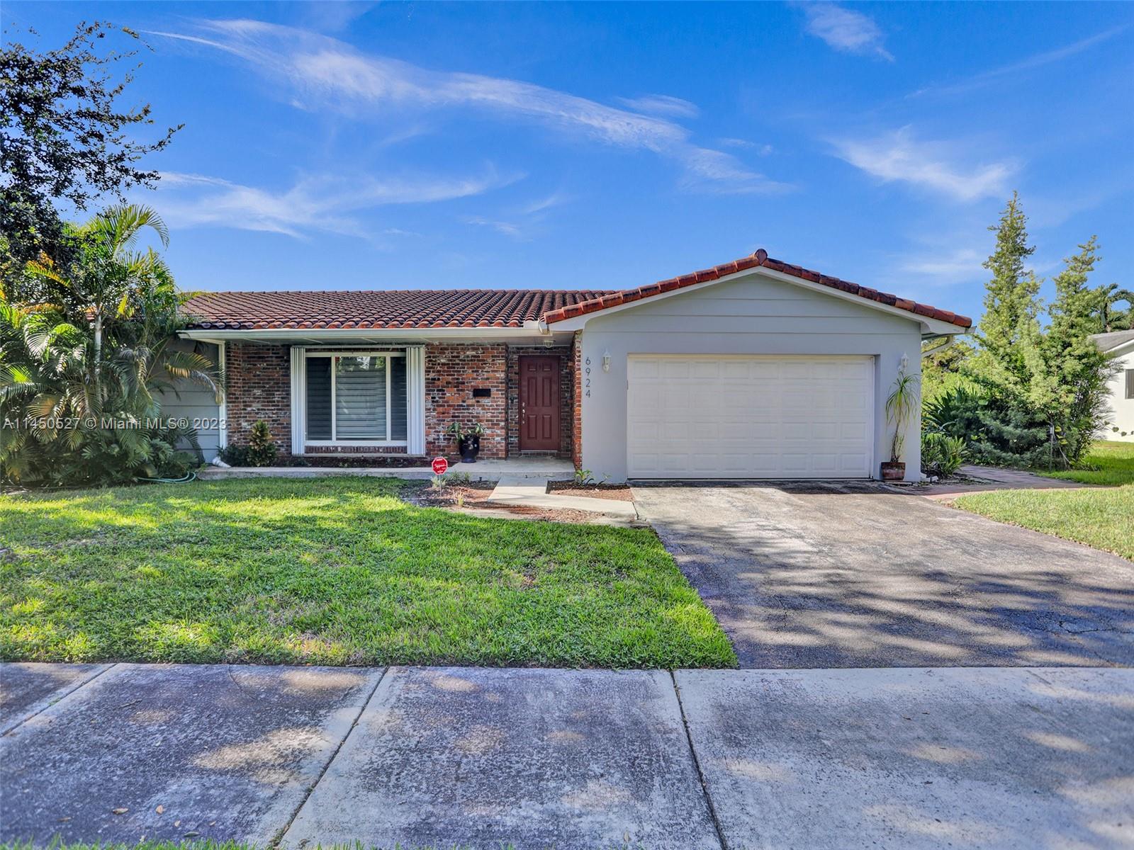 MIAMI LAKES SEC 4 - Residential