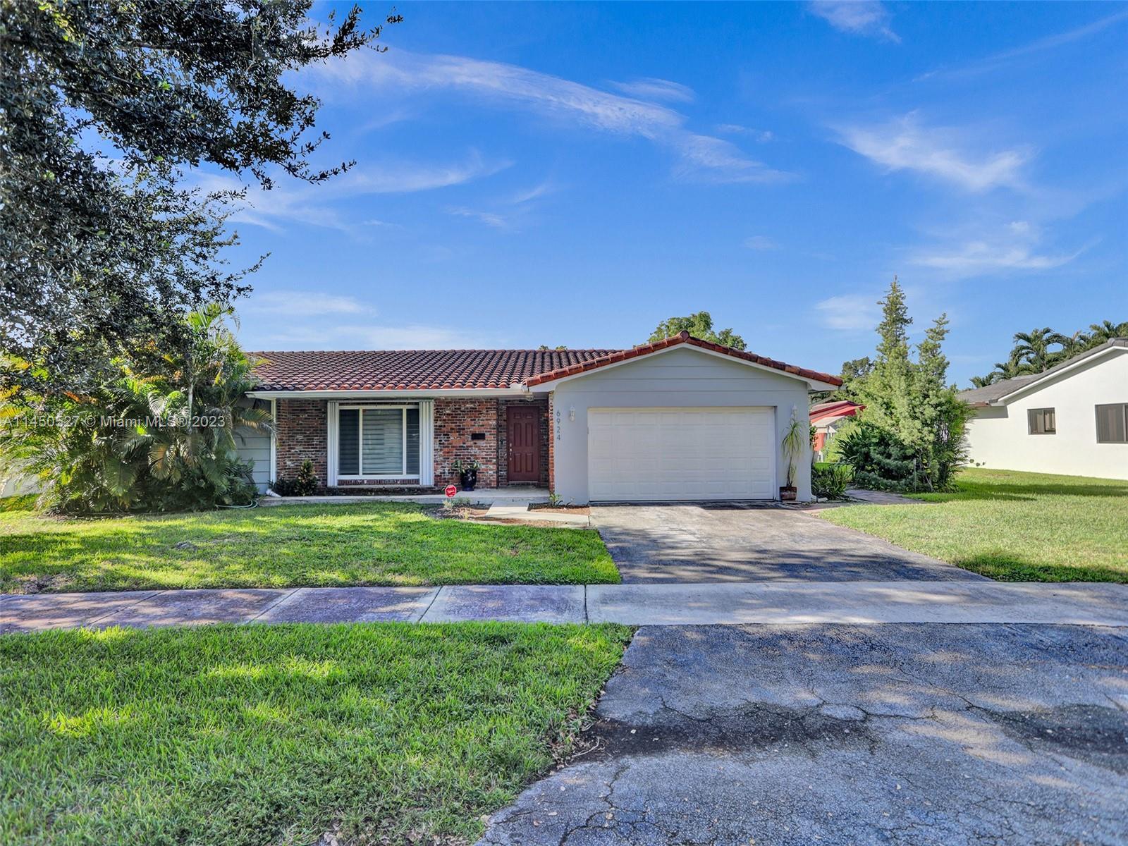 MIAMI LAKES SEC 4 - Residential