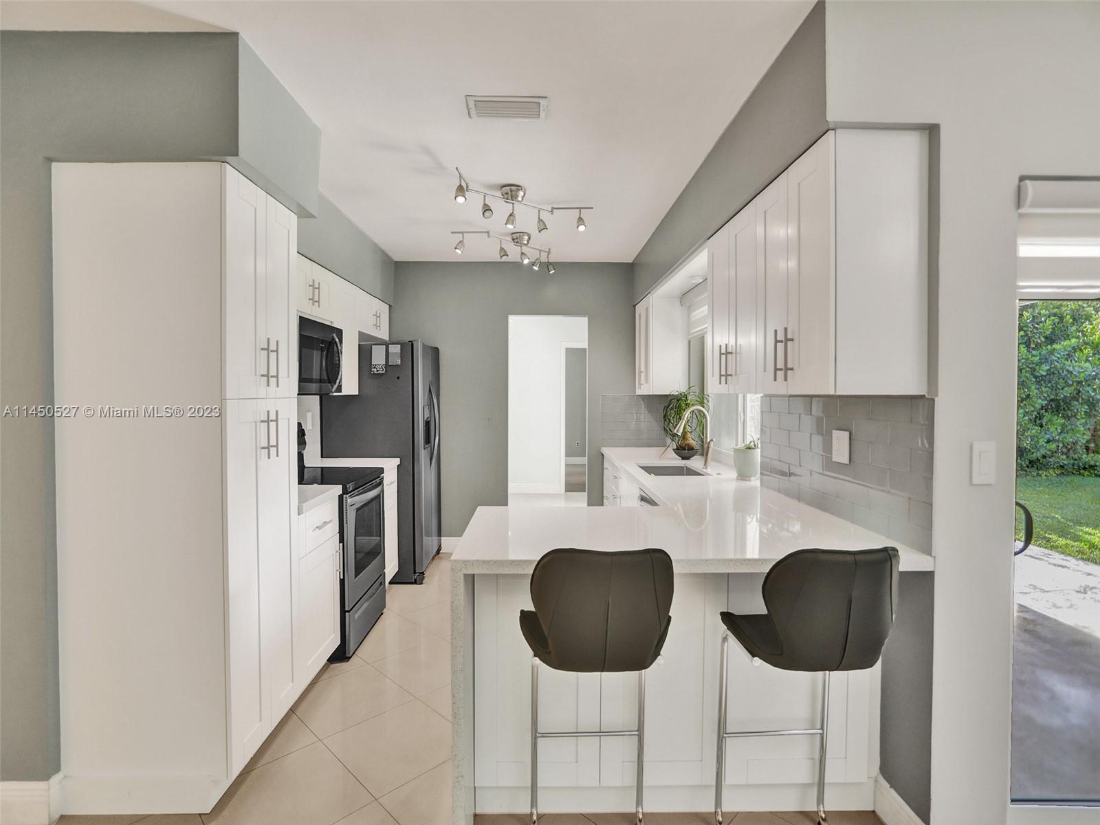 MIAMI LAKES SEC 4 - Residential