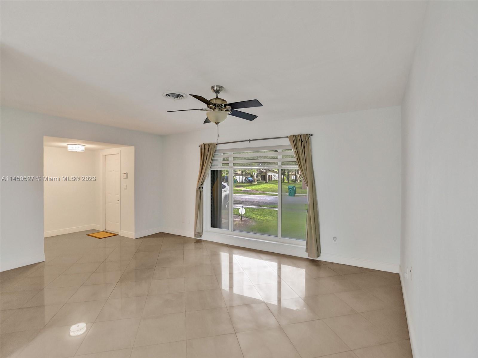 MIAMI LAKES SEC 4 - Residential