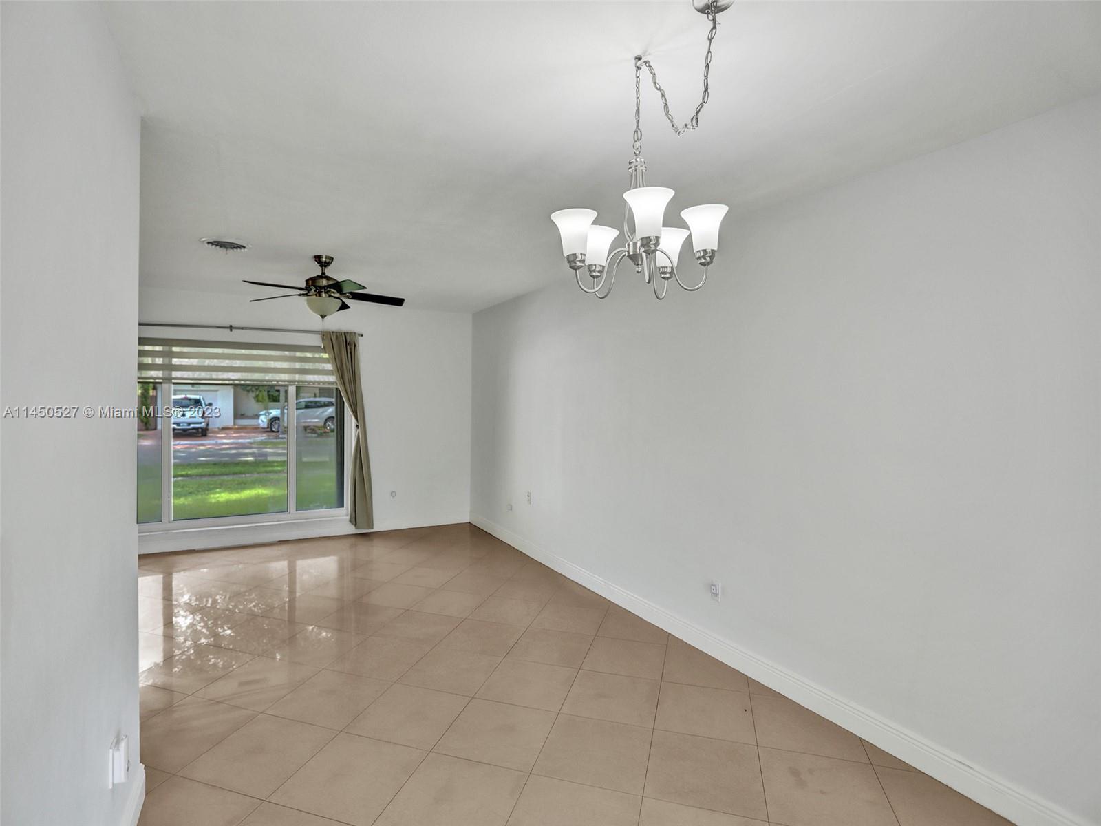 MIAMI LAKES SEC 4 - Residential