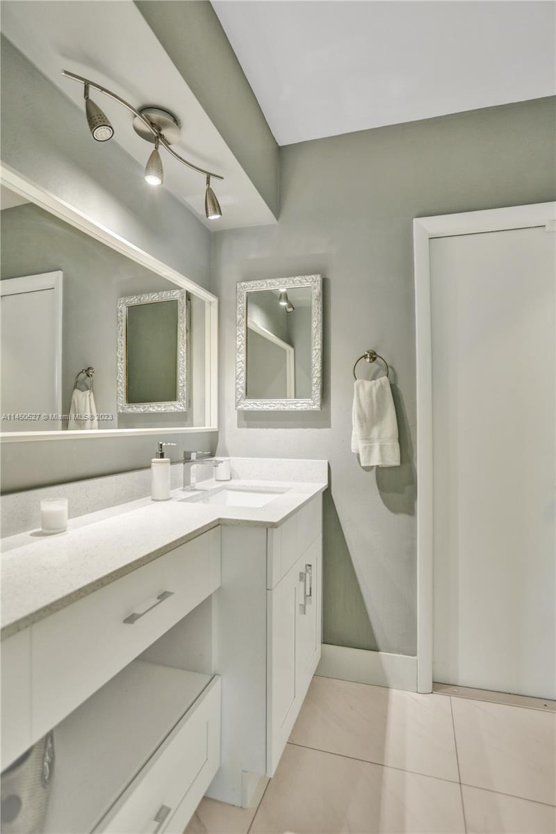 MIAMI LAKES SEC 4 - Residential