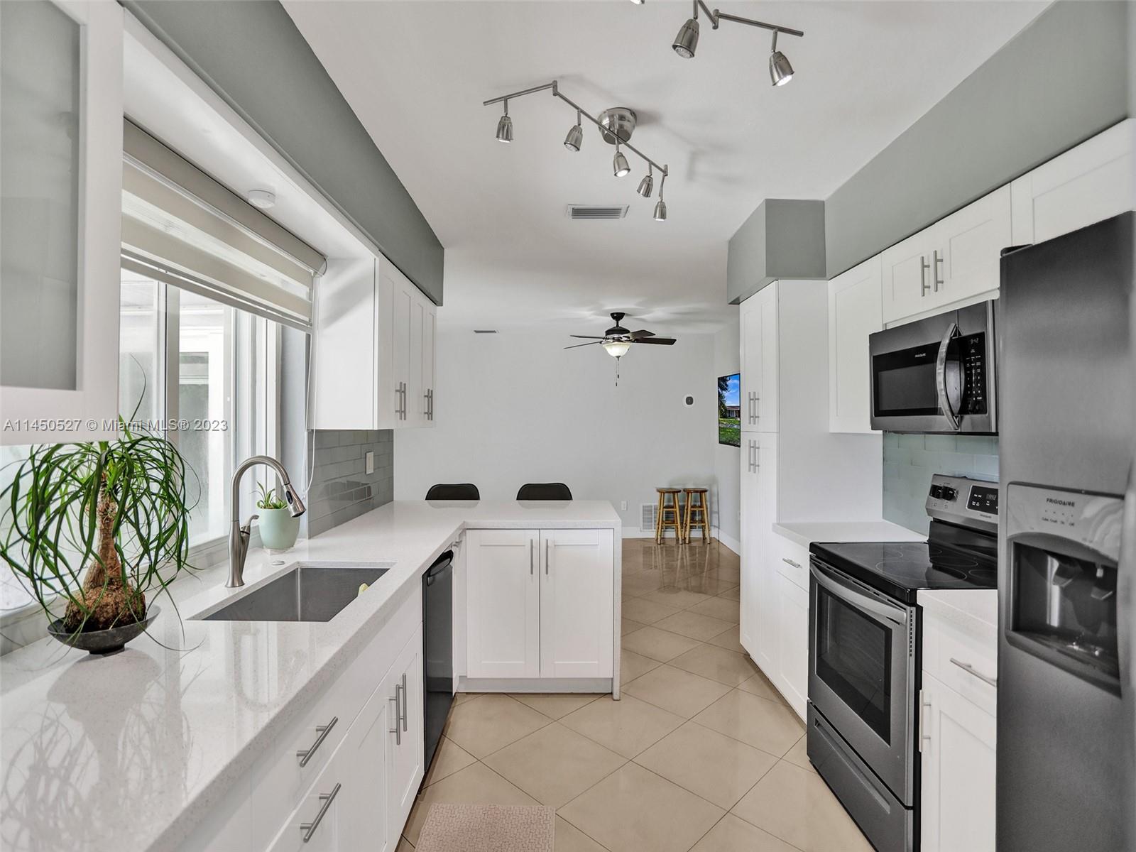 MIAMI LAKES SEC 4 - Residential