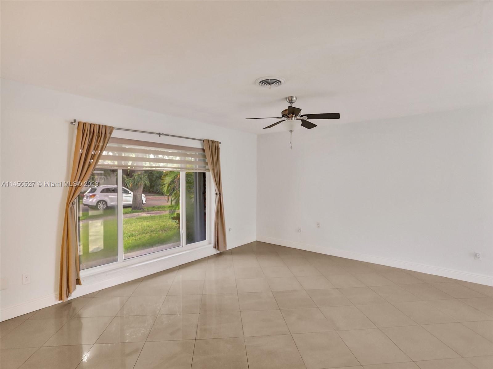 MIAMI LAKES SEC 4 - Residential