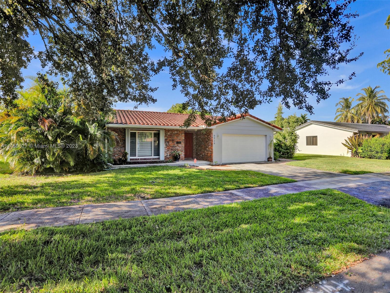 MIAMI LAKES SEC 4 - Residential
