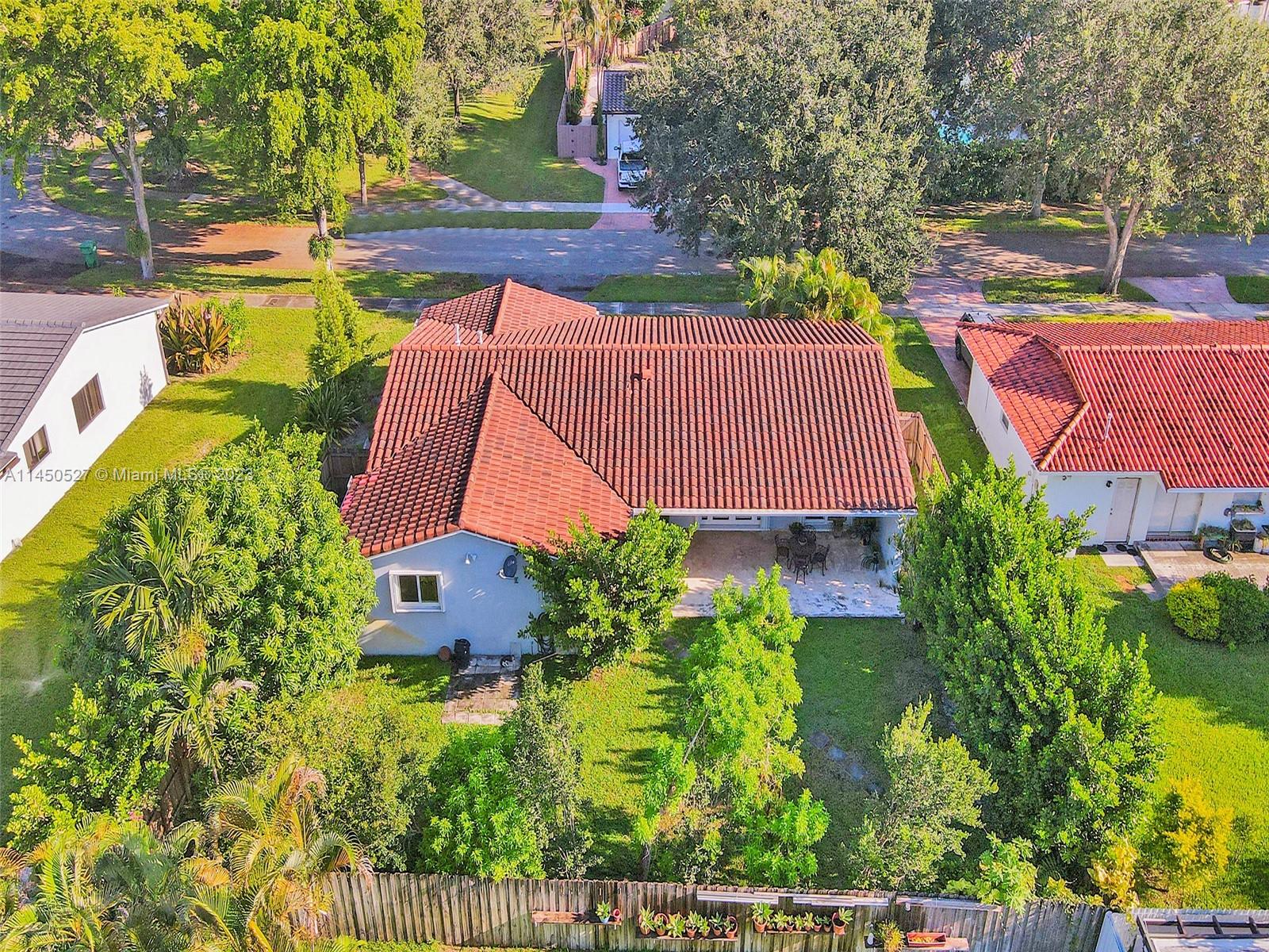 MIAMI LAKES SEC 4 - Residential