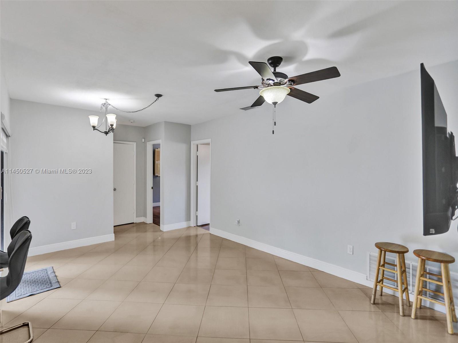 MIAMI LAKES SEC 4 - Residential