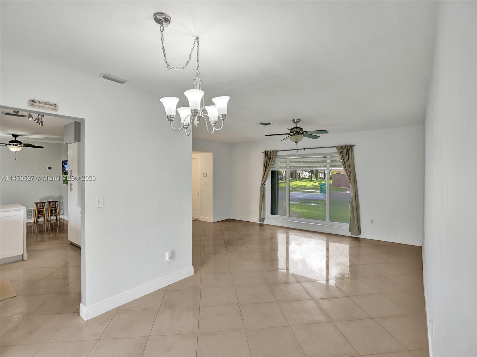 MIAMI LAKES SEC 4 - Residential