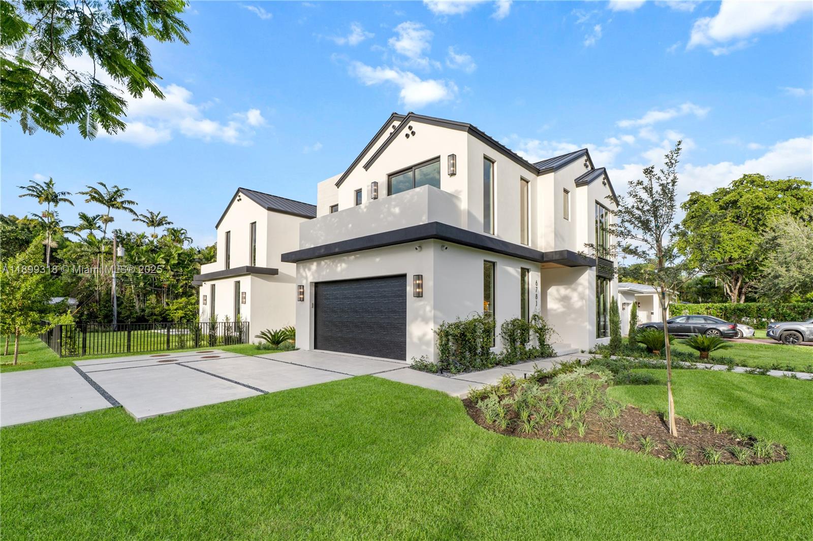 SOUTH MIAMI VILLAS - Residential