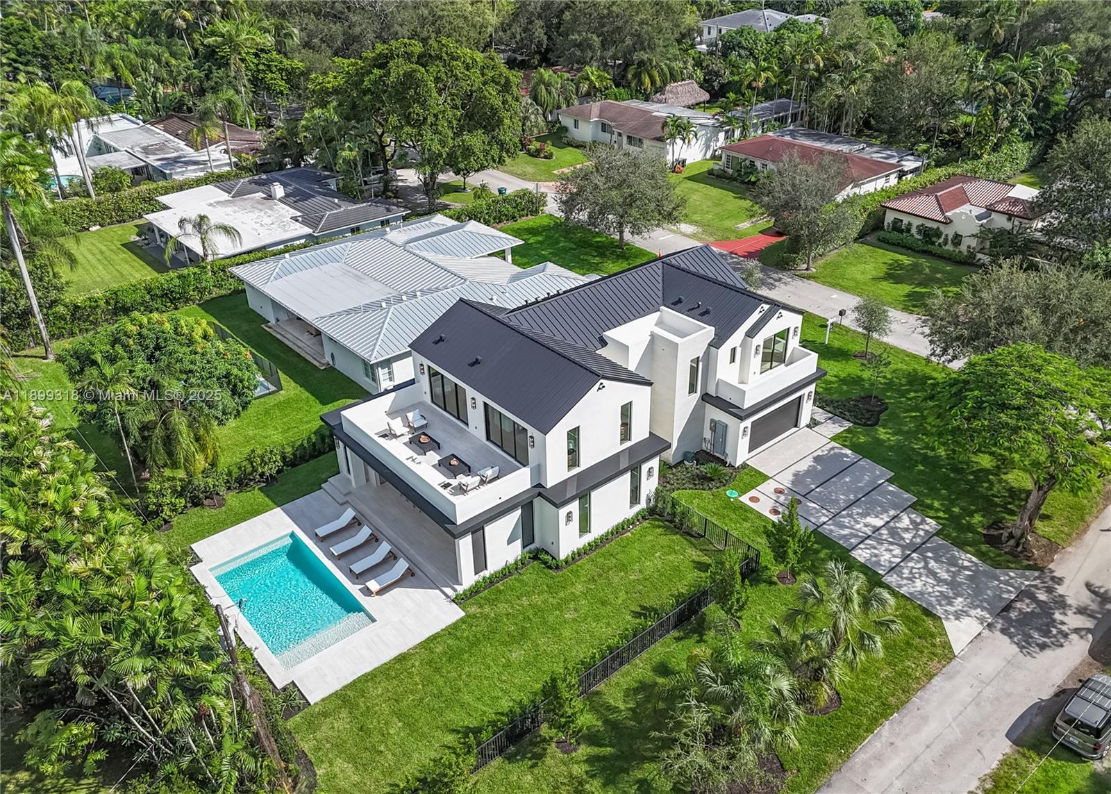 SOUTH MIAMI VILLAS - Residential