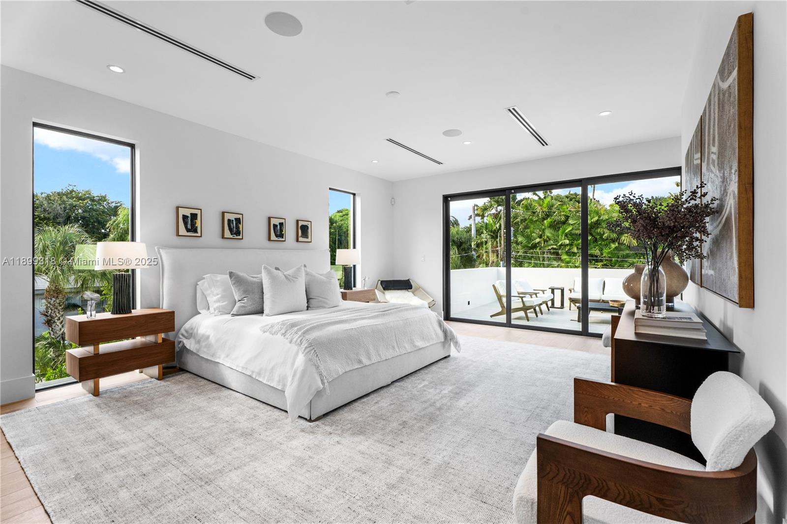 SOUTH MIAMI VILLAS - Residential
