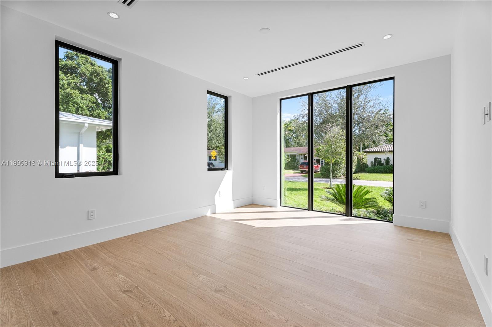 SOUTH MIAMI VILLAS - Residential