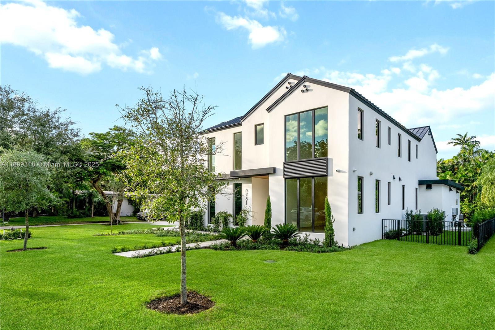 SOUTH MIAMI VILLAS - Residential