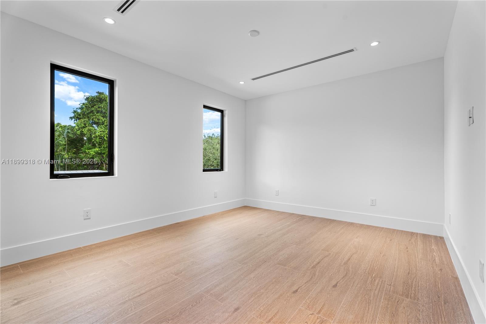 SOUTH MIAMI VILLAS - Residential