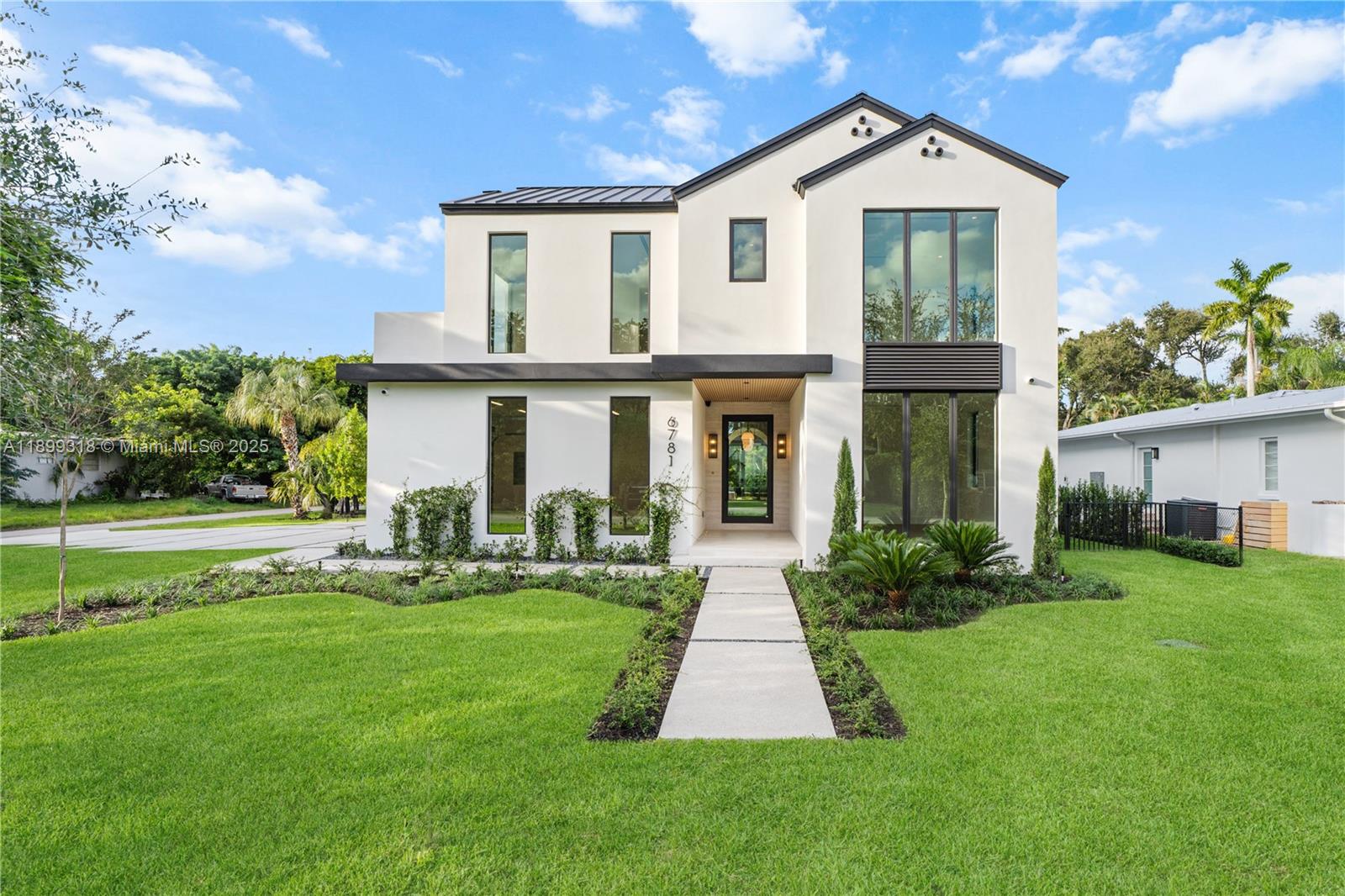 SOUTH MIAMI VILLAS - Residential