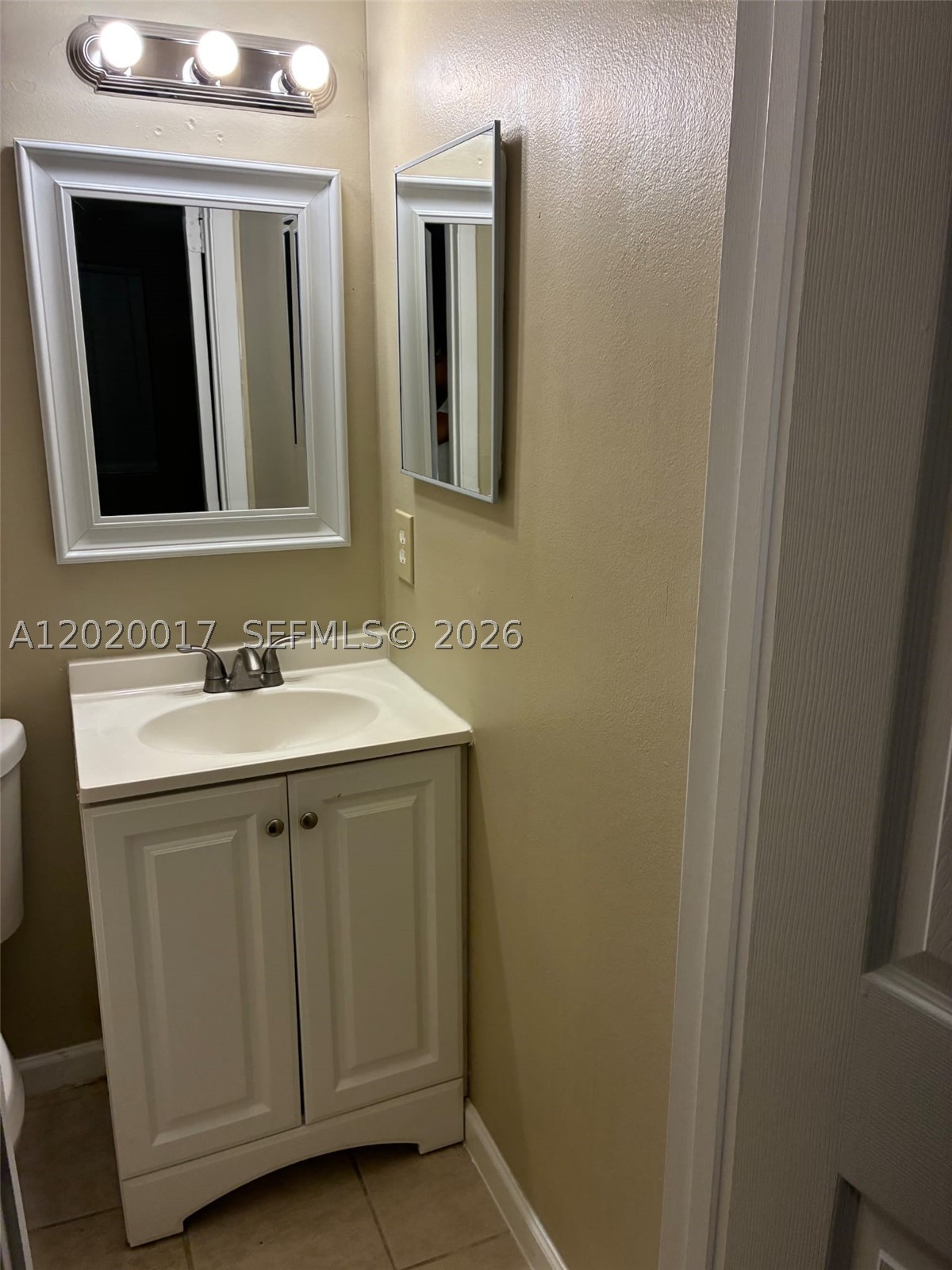 THE HEMINGWAY, A CONDOMIN - Residential Lease