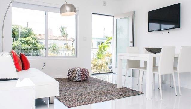 Cool and modern one bedroom on the 2nd floor of a renovated building in South Beach. Fully equipped kitchen, private bedroom with plenty of storage, modern bathroom. Great location: 2 blocks from Lincoln Road (shops, restaurants, bars), and 4 blocks to the beach. Ideal to have the real South Beach experience!