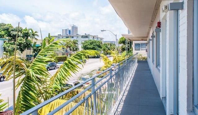 ELISA CONDO - Residential