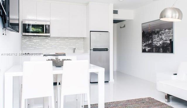 ELISA CONDO - Residential
