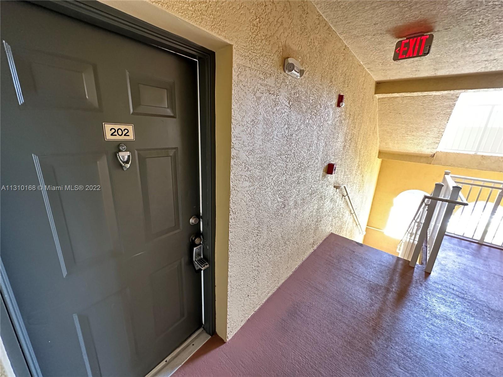 BEAUTIFUL COMMUNITY AND EXCELLENT APARTMENT, WASHER AND DRYER IN UNIT! GREAT CONDITION, UNIT IS VACANT AND EASY TO SHOW. FULL AMENITIES, POOL, GAME ROOM, TENNIS COURT, GYM, GRILLS. ASSIGNED CARPORT PARKING.