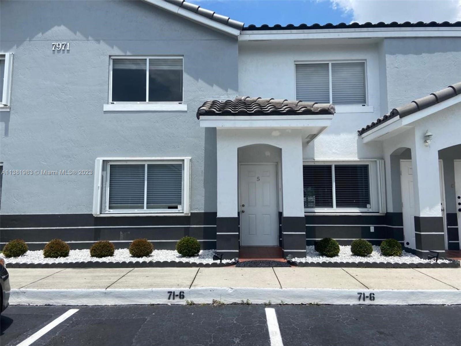 Excellent Location and community, nearby schools restaurants, and parks,  kitchen renovated, Fresh painted and very clean