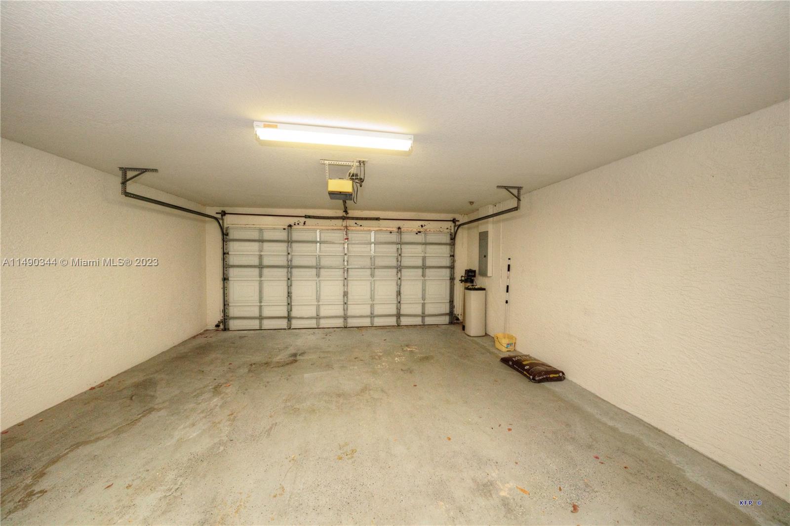 JENSEN BEACH GOLF AND COU - Residential Lease