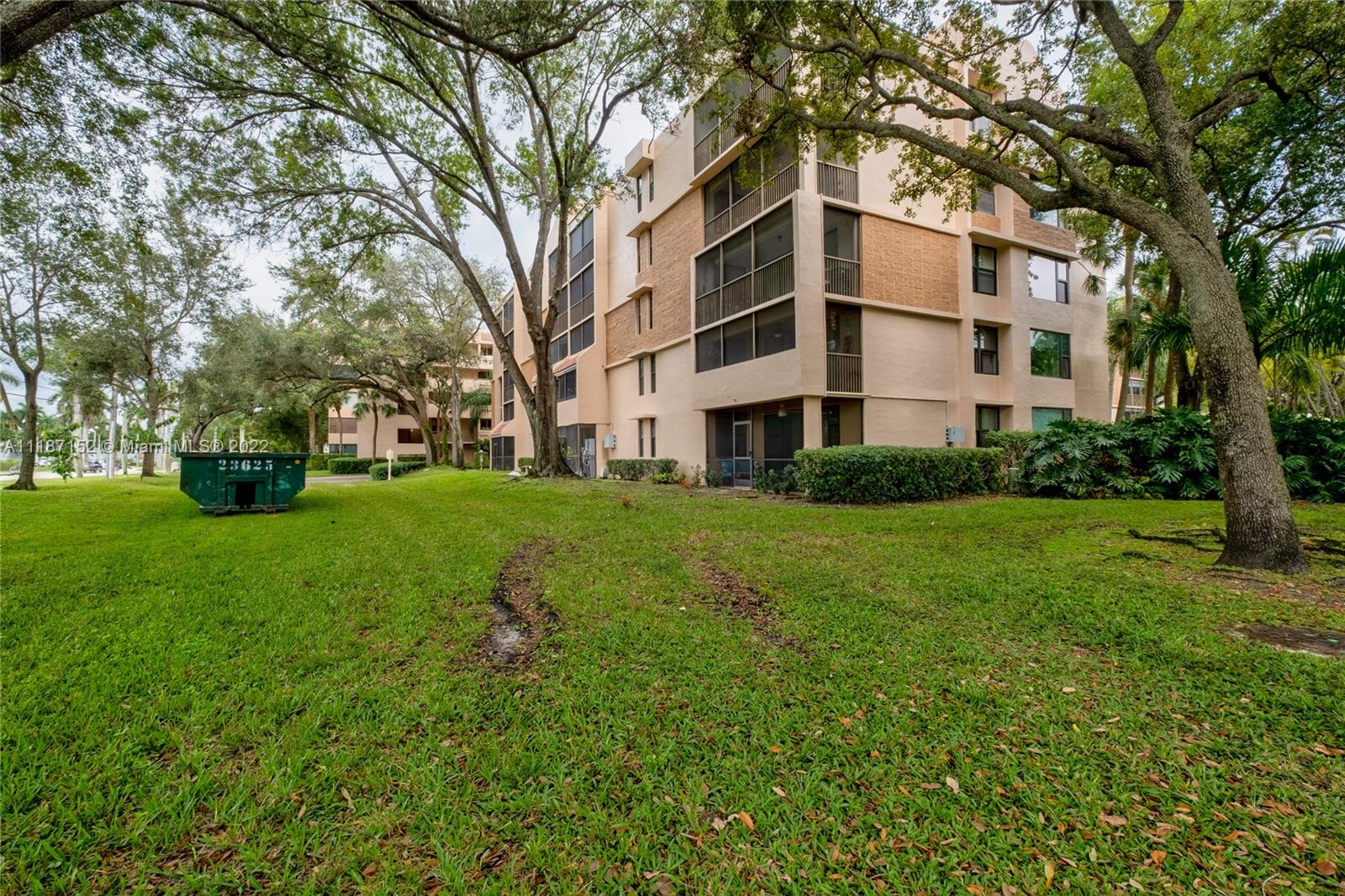 ROYAL PALM AT PLANTATION - Residential
