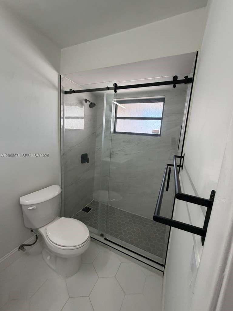 KENDALL LKS E LAKEVIEW TH - Residential